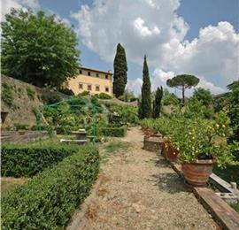 A selection of 2-3 bedroom apartments with shared pool near Florence, Sleeps 4-6